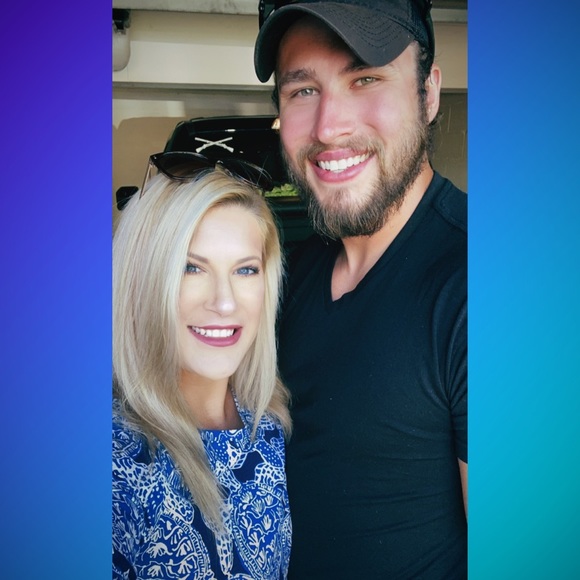 Meet your Posher, Sarah - Picture 1 of 2